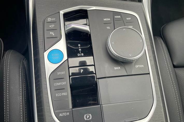 Grå BMW i4 fra 2023