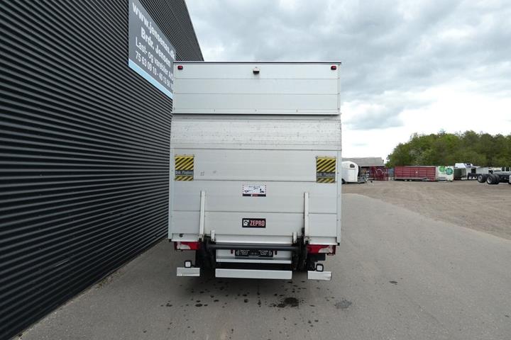 Hvid Mercedes Sprinter 317 fra 2022