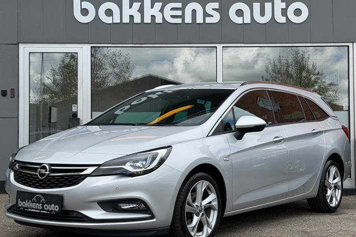 Sølv Opel Astra fra 2017