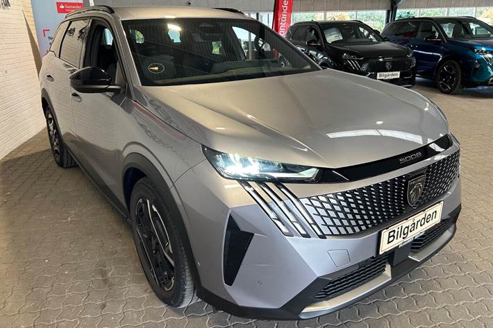Grå Peugeot e-5008 fra 2025