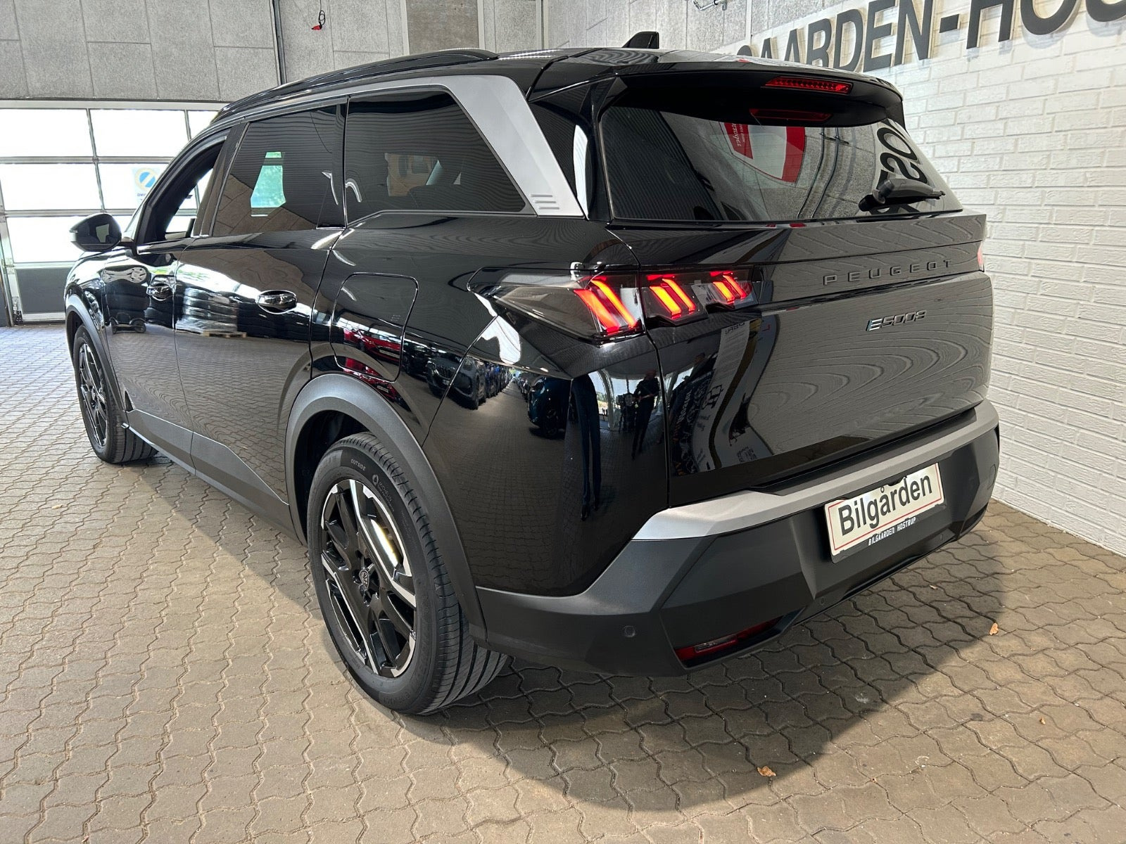 Sort Peugeot e-5008 fra 2025