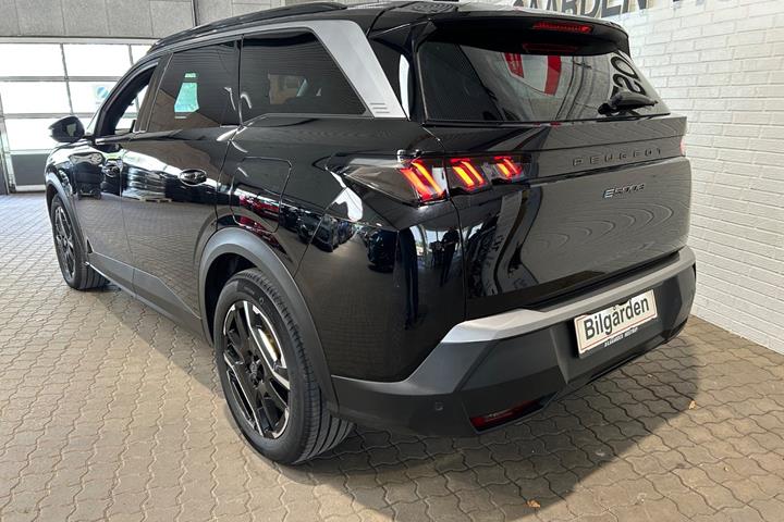 Sort Peugeot e-5008 fra 2025