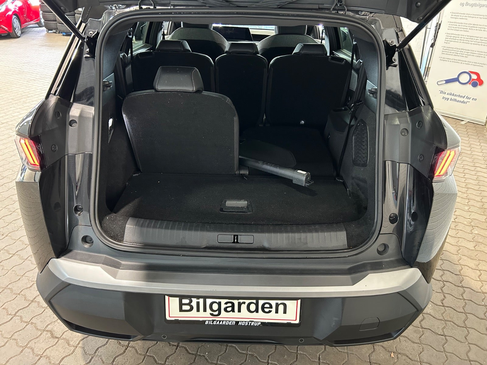 Sort Peugeot e-5008 fra 2025