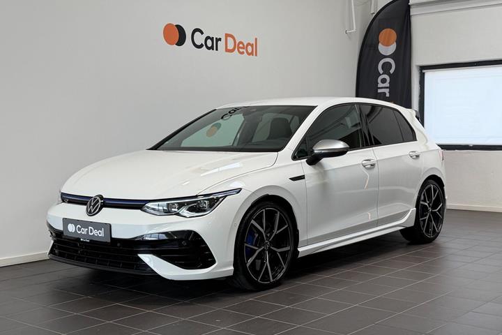 Hvid VW Golf VIII fra 2021 set udefra