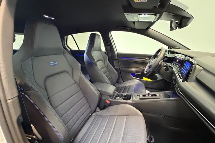 Hvid VW Golf VIII fra 2021