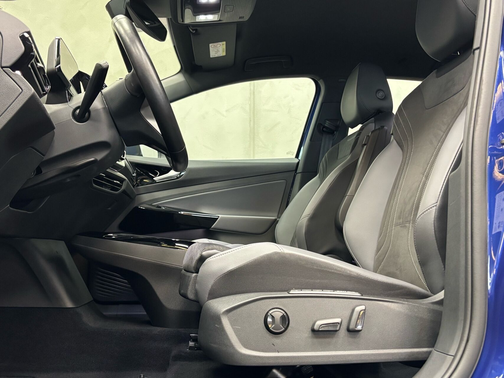 Blå VW ID.4 fra 2023