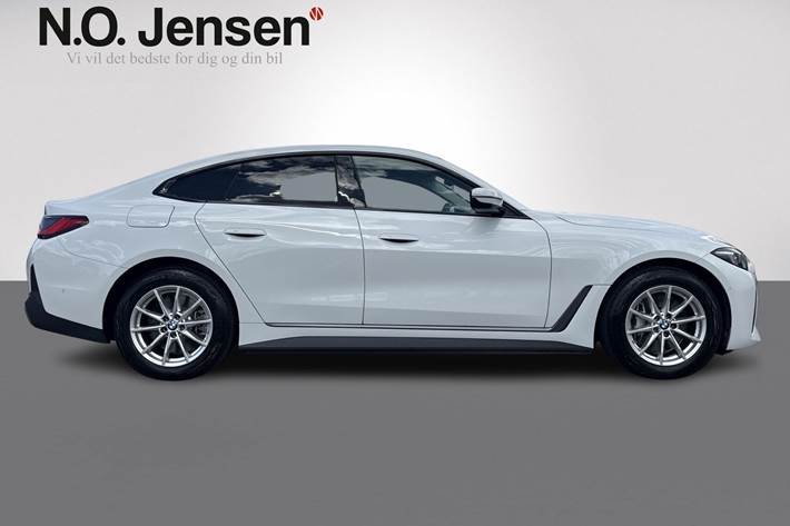 Hvid BMW i4 fra 2025
