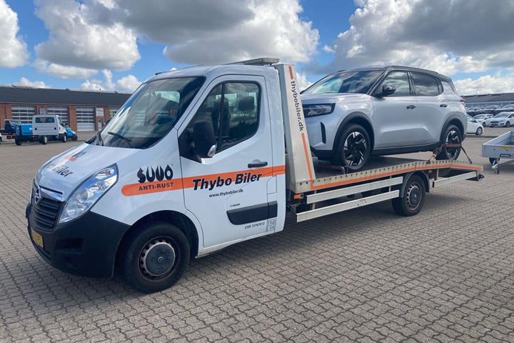 Hvid Opel Movano fra 2015