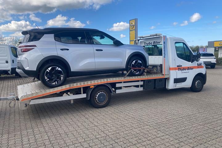 Hvid Opel Movano fra 2015