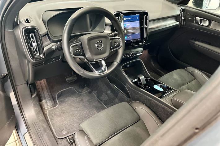 Grå Volvo C40 fra 2022