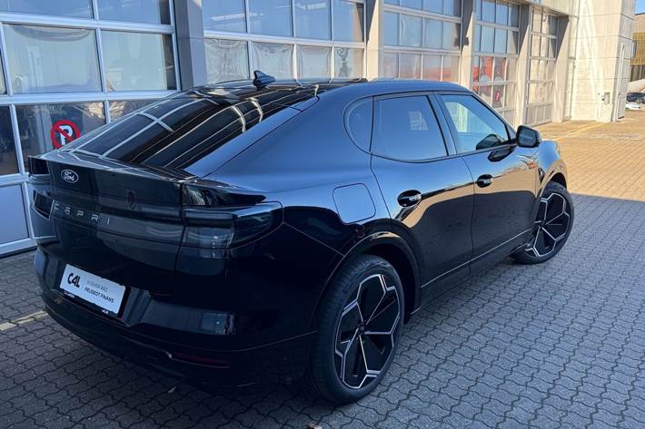 Sort Ford Capri fra 2025