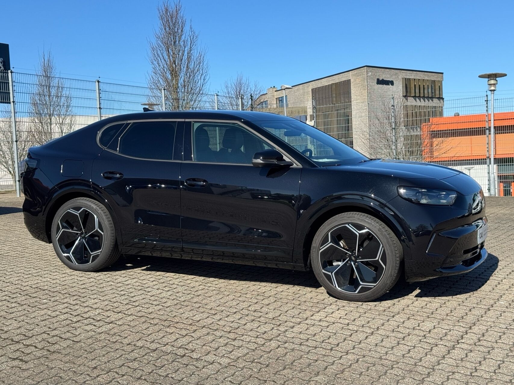Sort Ford Capri fra 2025