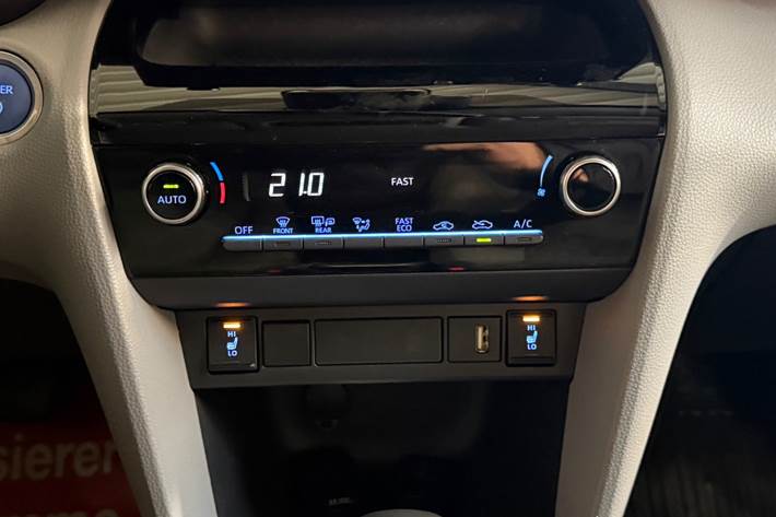 Sølv Toyota Yaris Cross fra 2021