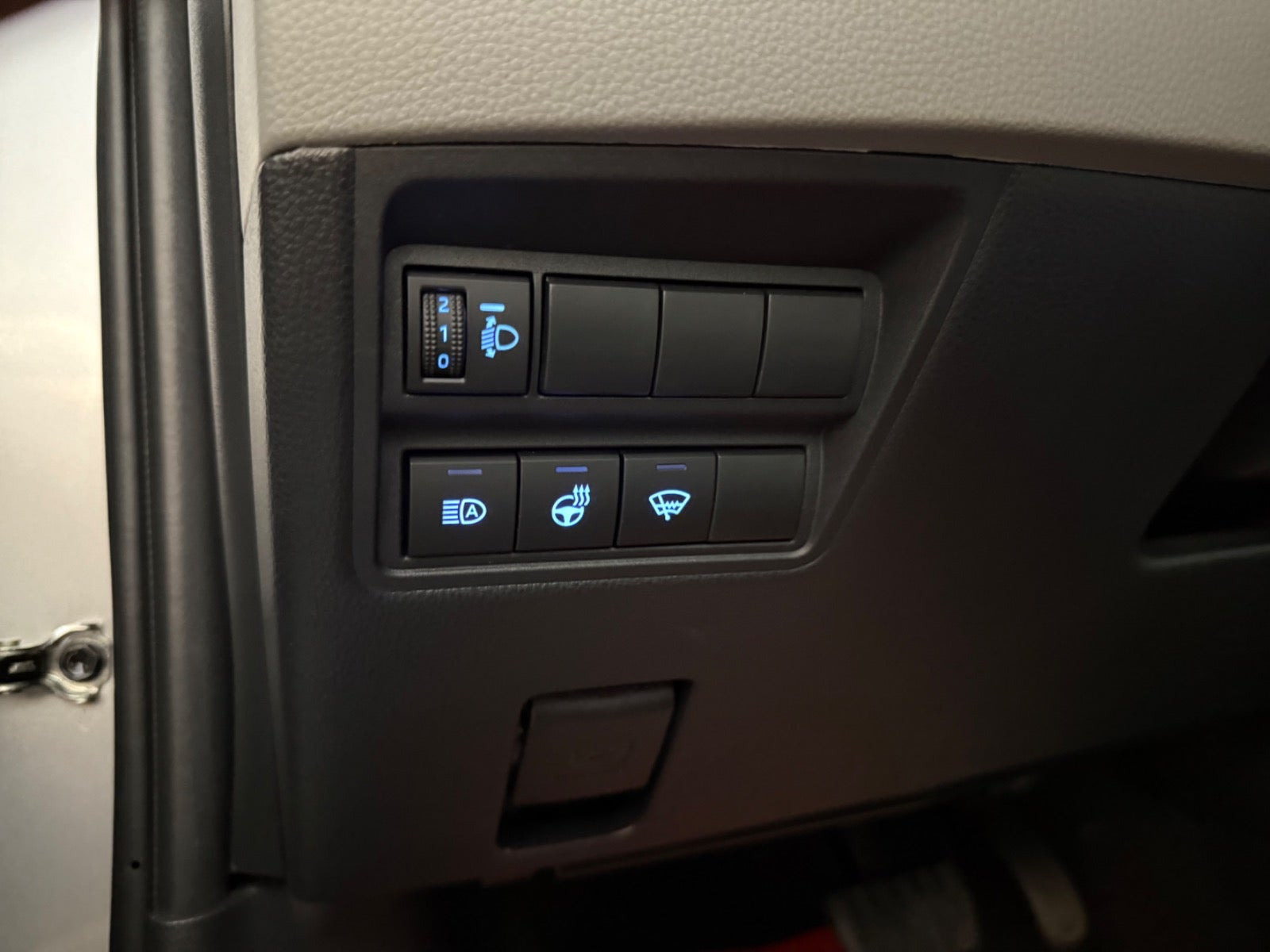 Sølv Toyota Yaris Cross fra 2021