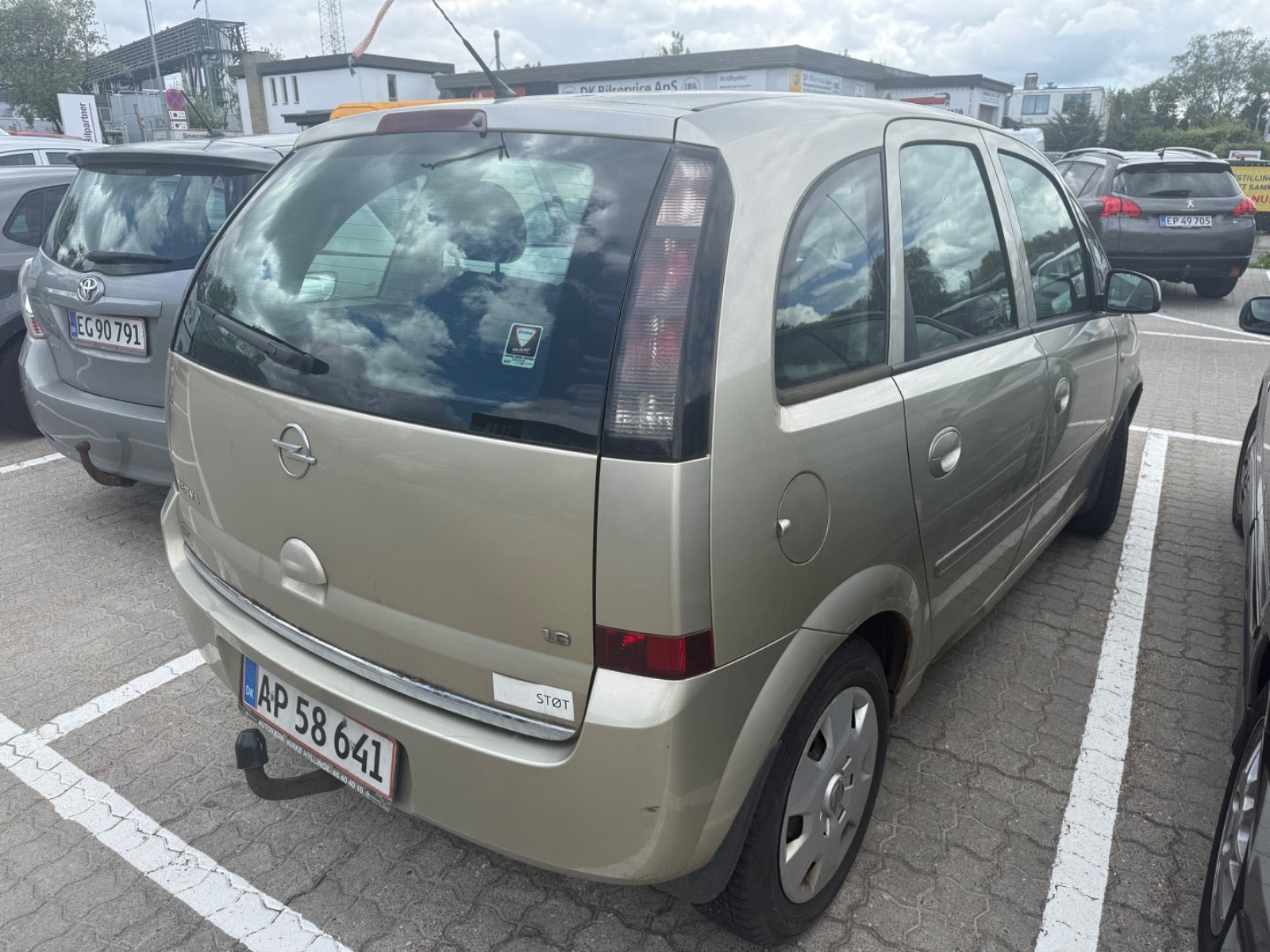 Orange Opel Meriva fra 2007