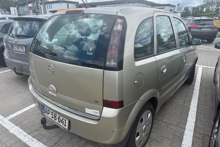 Orange Opel Meriva fra 2007