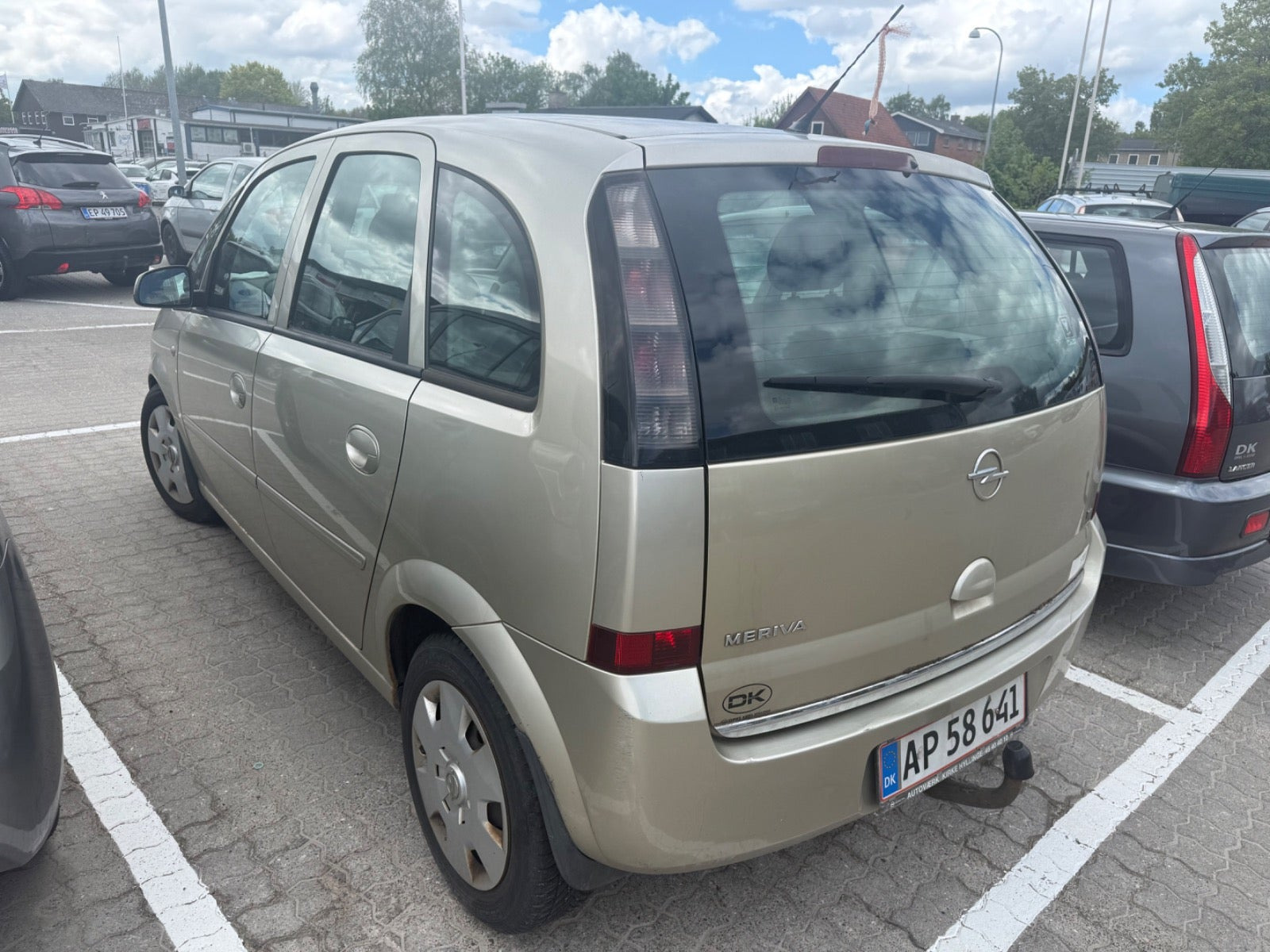 Orange Opel Meriva fra 2007