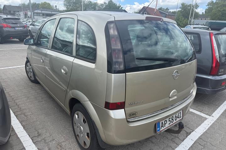 Orange Opel Meriva fra 2007