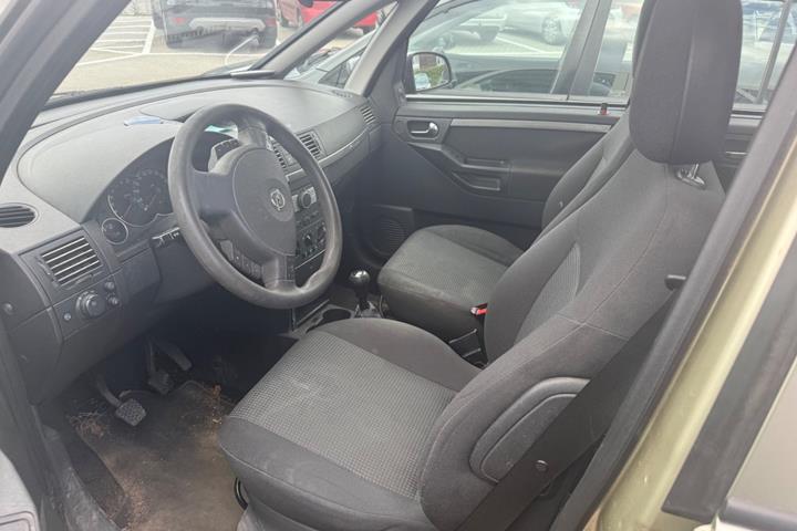 Orange Opel Meriva fra 2007