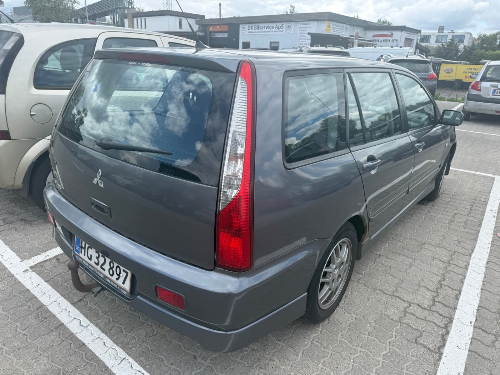 Grå Mitsubishi Lancer fra 2007