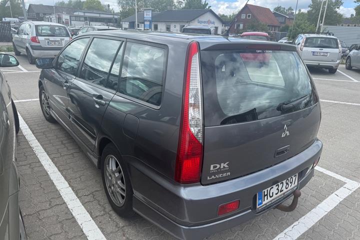 Grå Mitsubishi Lancer fra 2007