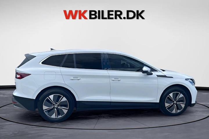 Hvid Skoda Enyaq fra 2024