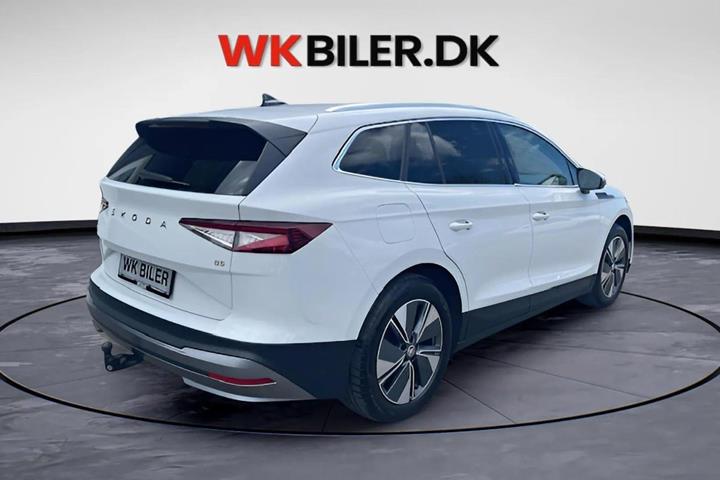 Hvid Skoda Enyaq fra 2024