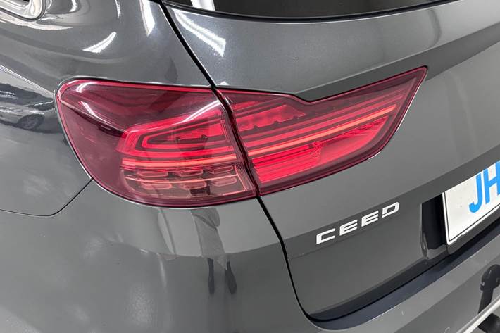 Grå Kia Ceed fra 2022