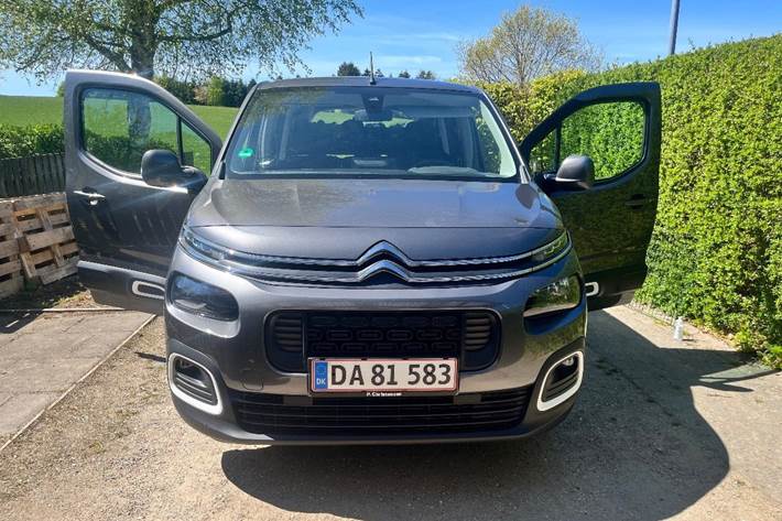 Grå Citroën Berlingo fra 2021