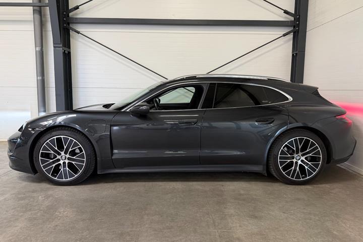 Grå Porsche Taycan fra 2023