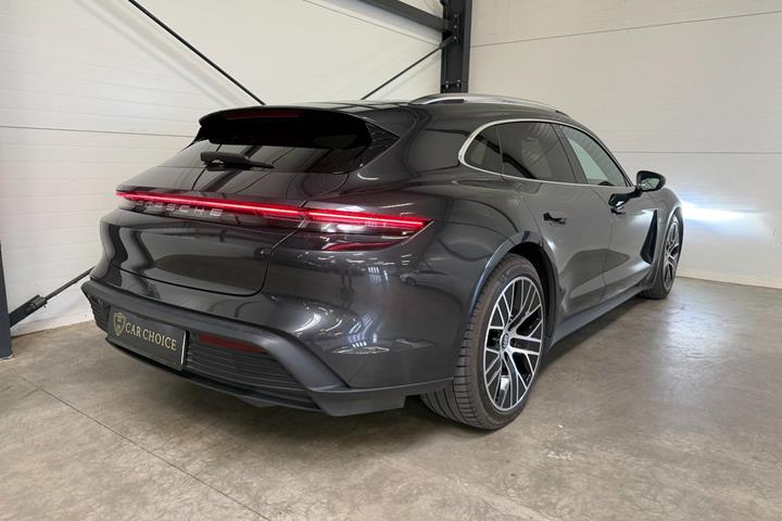 Grå Porsche Taycan fra 2023