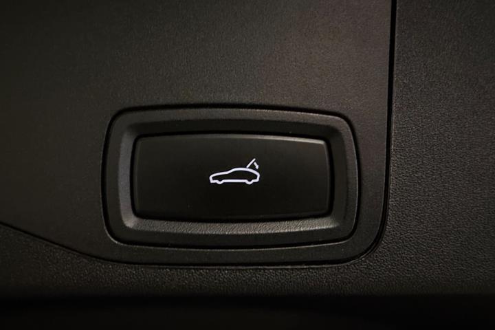 Grå Porsche Taycan fra 2023