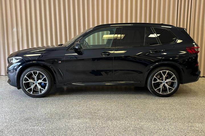 Sort BMW X5 fra 2020