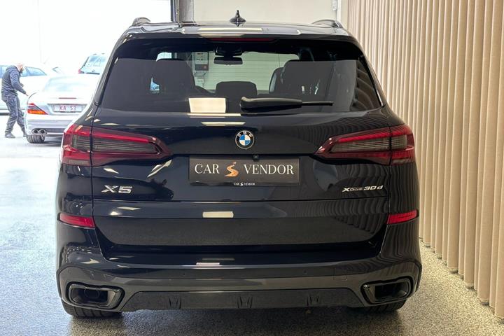Sort BMW X5 fra 2020