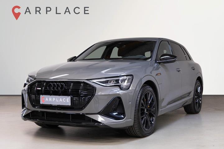 Grå Audi e-tron fra 2022 set udefra