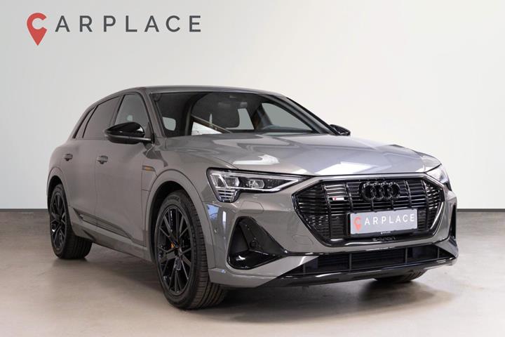 Grå Audi e-tron fra 2022