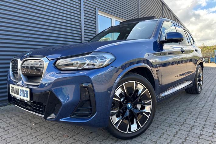 Blå BMW iX3 fra 2023