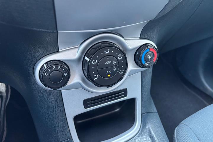 Sort Ford Fiesta fra 2012