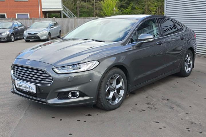 Grå Ford Mondeo fra 2018