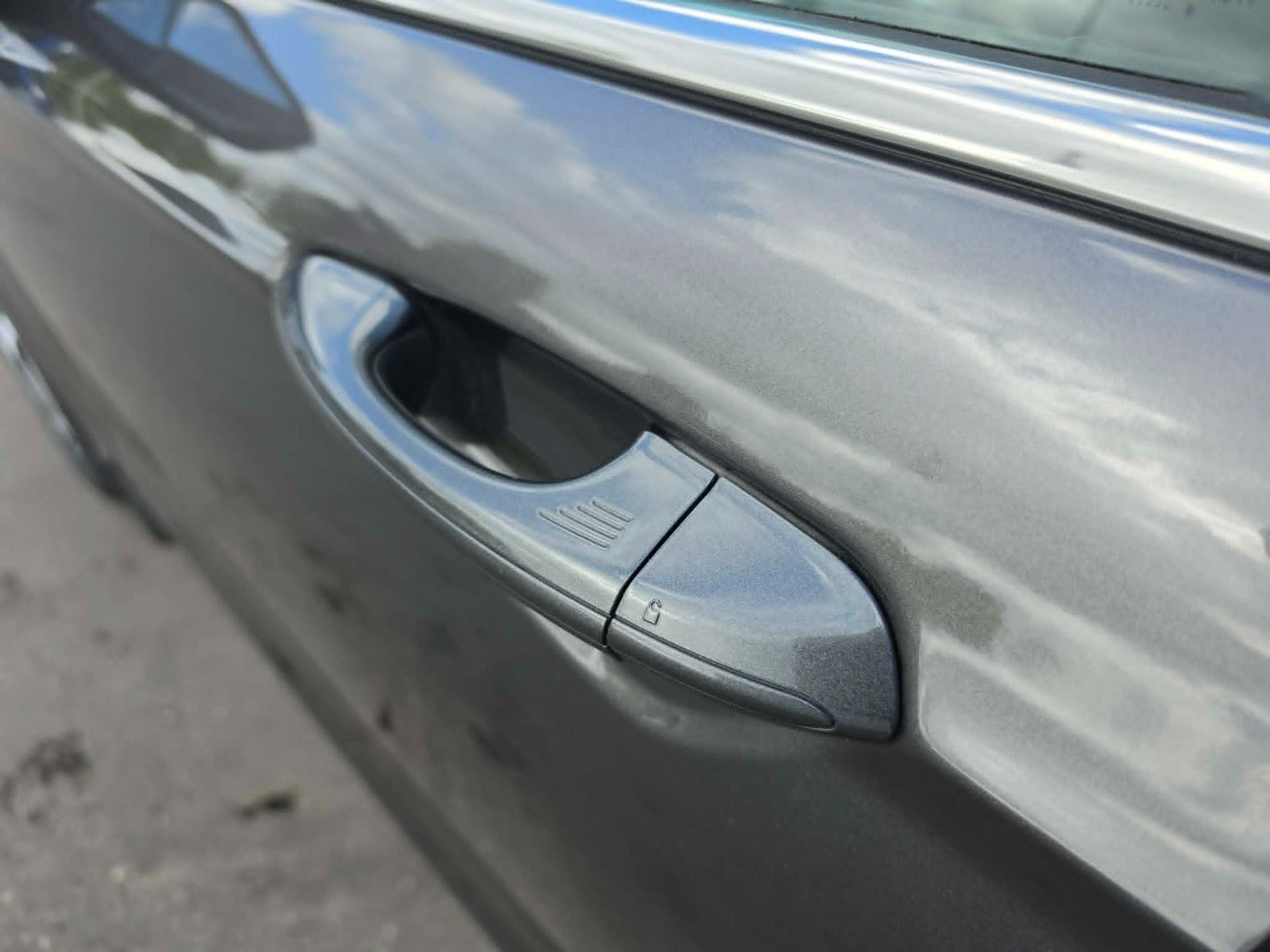 Grå Ford Mondeo fra 2018