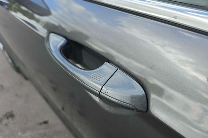 Grå Ford Mondeo fra 2018