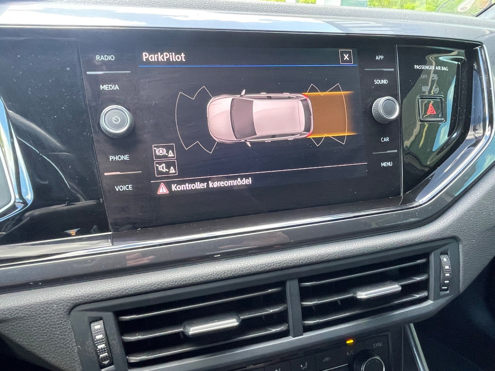Grå VW Polo fra 2019