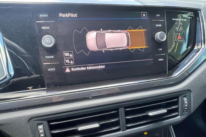 Grå VW Polo fra 2019