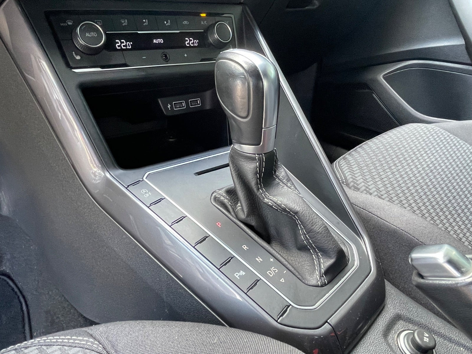 Grå VW Polo fra 2019