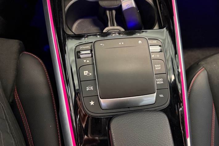 Hvid Mercedes EQB250 fra 2022