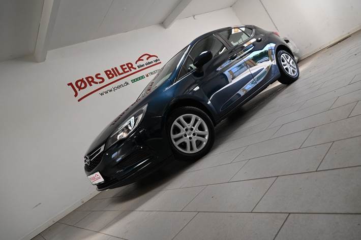 Grøn Opel Astra fra 2016