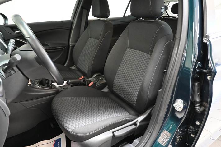 Grøn Opel Astra fra 2016