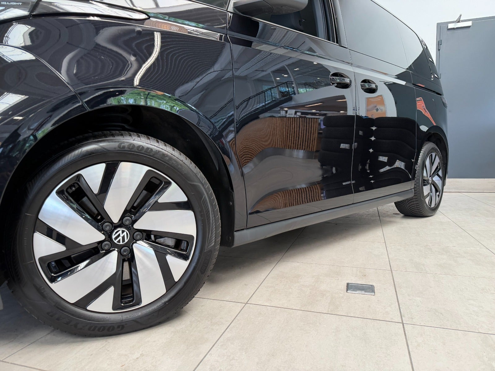 Sort VW ID.Buzz fra 2023