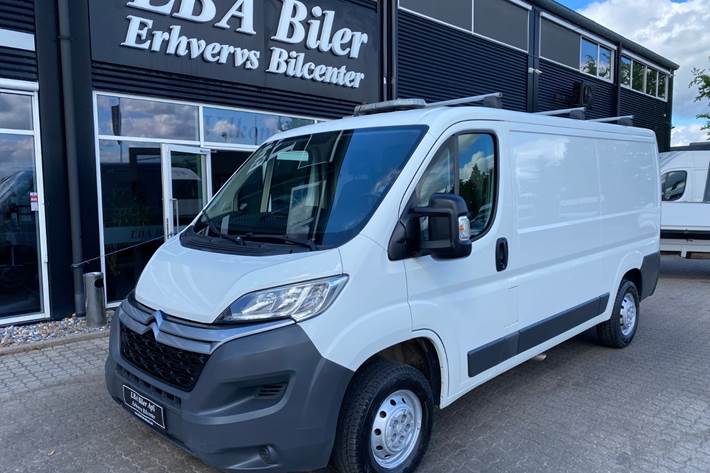Hvid Citroën Jumper 30 fra 2018 set udefra