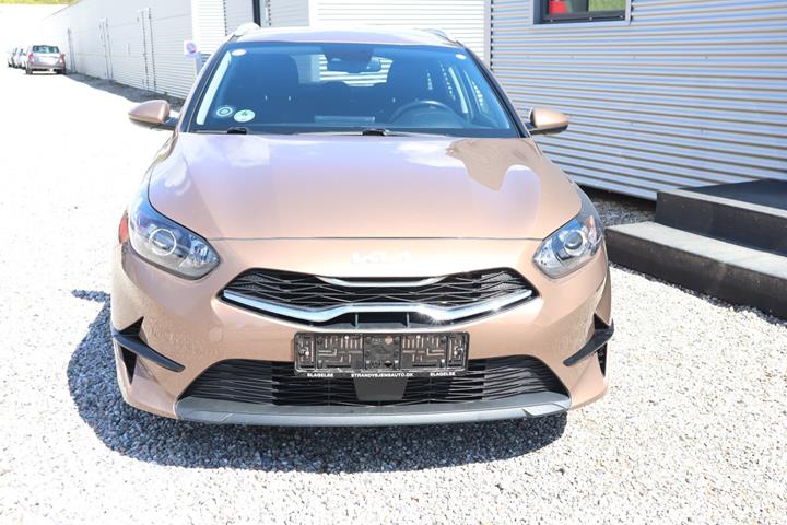 Brun Kia Ceed fra 2022